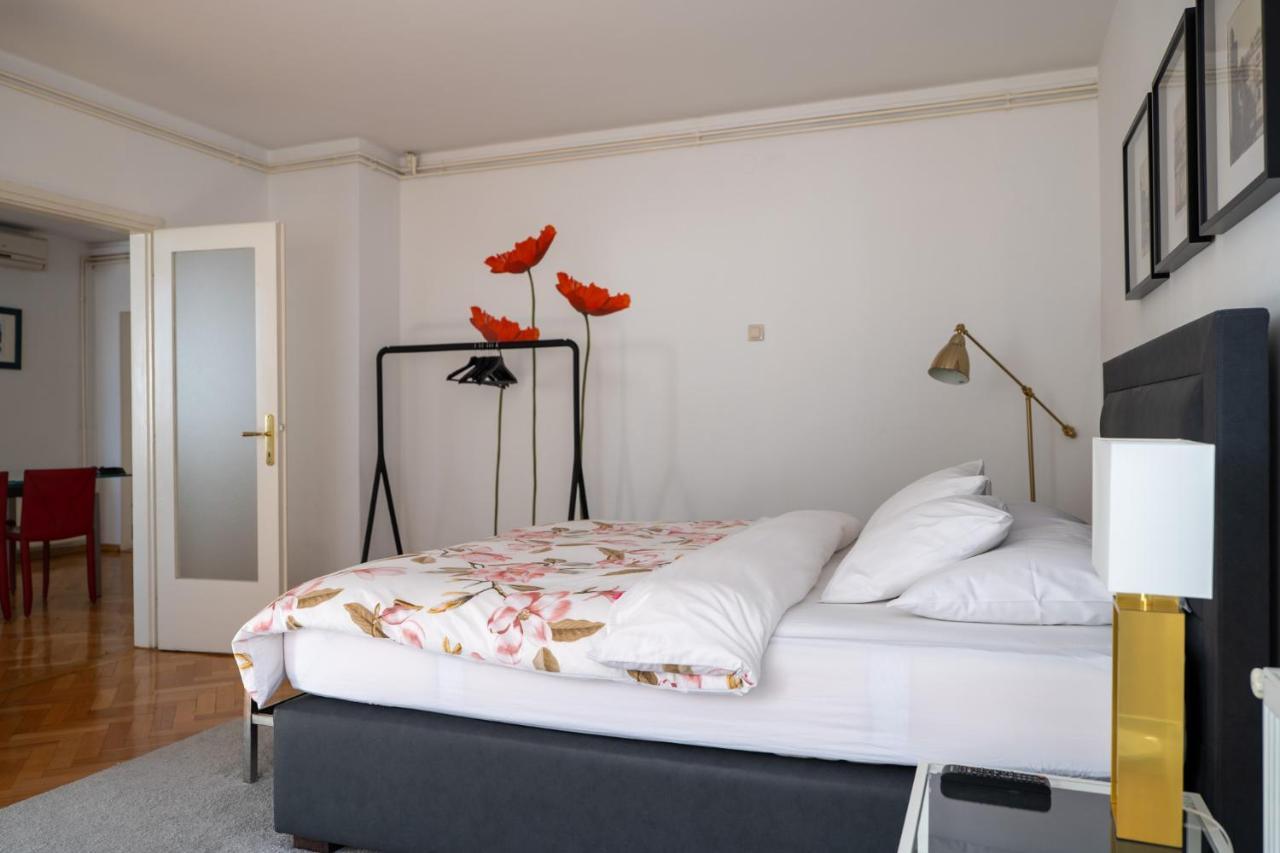 Downtown Apartment *